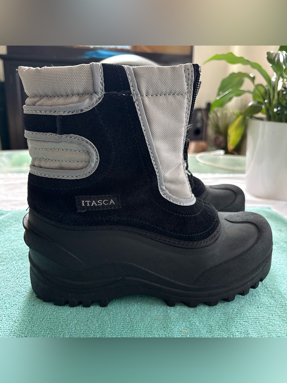Itasca Kids Black and Gray Snow Boots